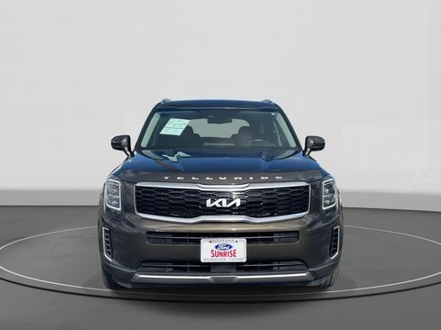 Used 2022 Kia Telluride EX w/ EX Premium Package image 3