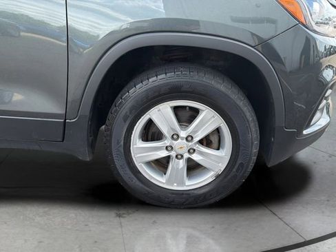 Used 2018 Chevrolet Trax LT w/ LT Convenience Package AWD/4WD image 30