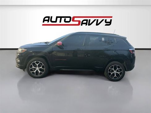 Used 2023 Jeep Compass Limited image 4
