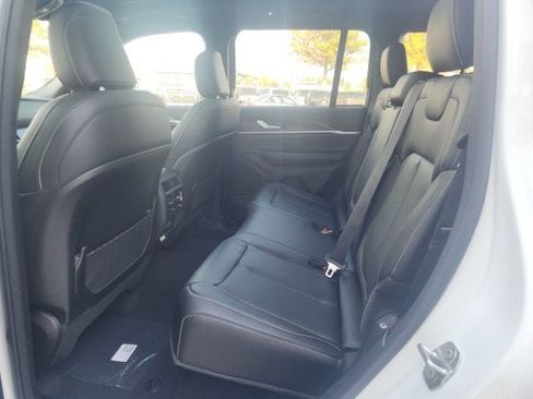 New 2025 Jeep Grand Cherokee Limited image 21