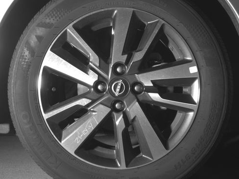 Used 2025 Nissan Versa SV image 13