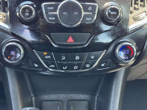 Used 2017 Chevrolet Cruze Premier FWD image 6