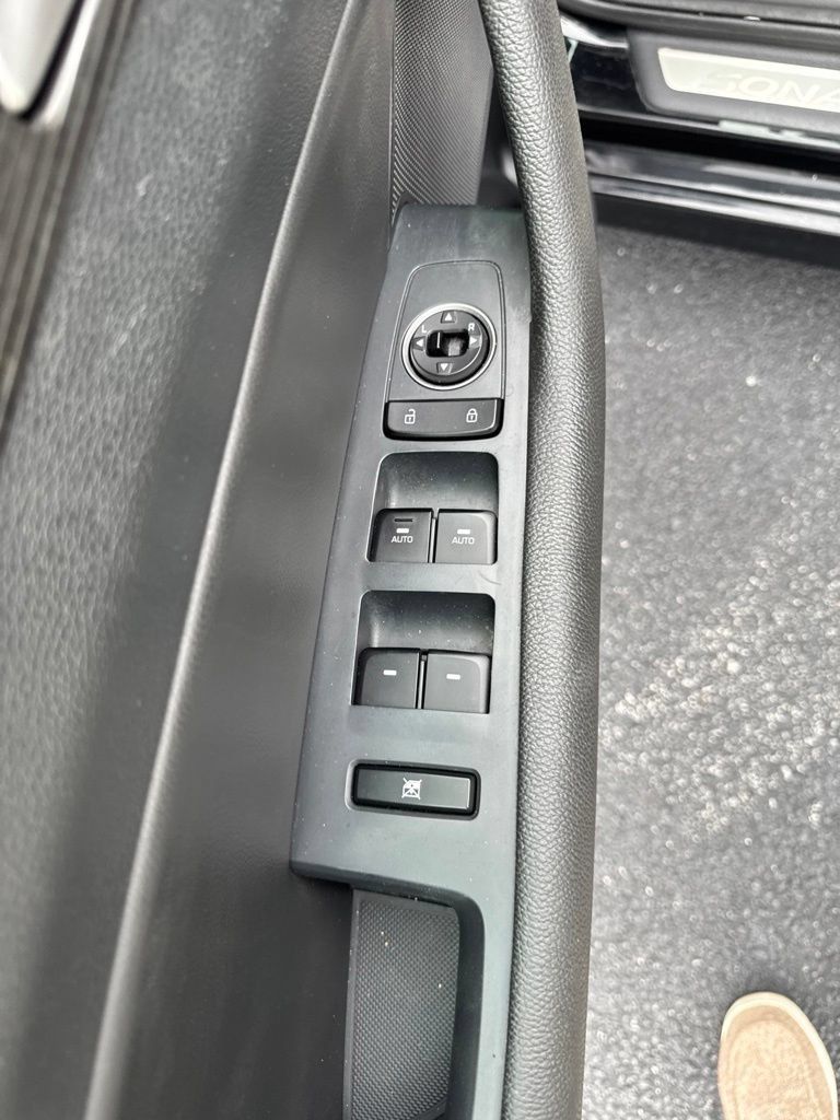 Used 2018 Hyundai Sonata Limited w/ Cargo Package FWD image 12