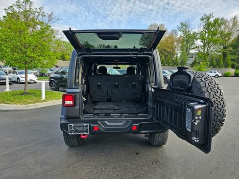 Used 2021 Jeep Wrangler Unlimited Rubicon w/ Cold Weather Group AWD/4WD image 19
