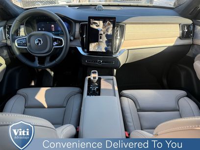 New 2026 Volvo XC90 T8 Ultra w/ Lounge Package