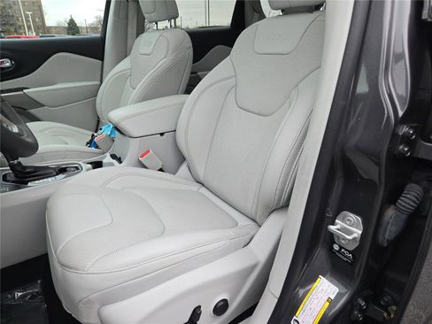 Used 2022 Jeep Cherokee Limited w/ Elite Package image 28