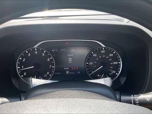 Used 2025 Nissan Frontier SV RWD image 18