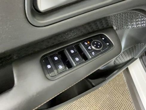 Used 2023 Nissan Ariya FWD image 19