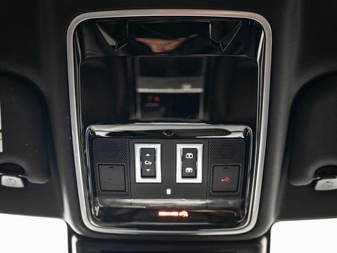 Used 2023 Land Rover Range Rover Velar R-Dynamic S image 38