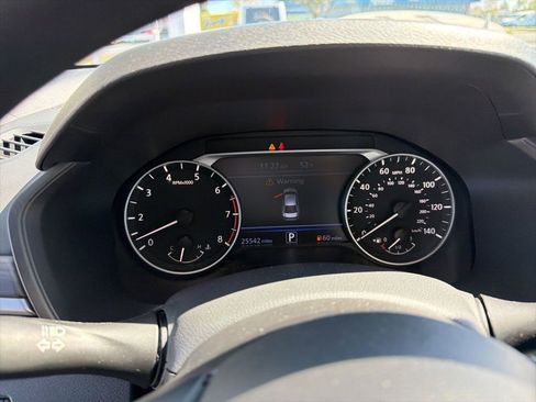 Used 2025 Nissan Altima 2.5 SV FWD image 11