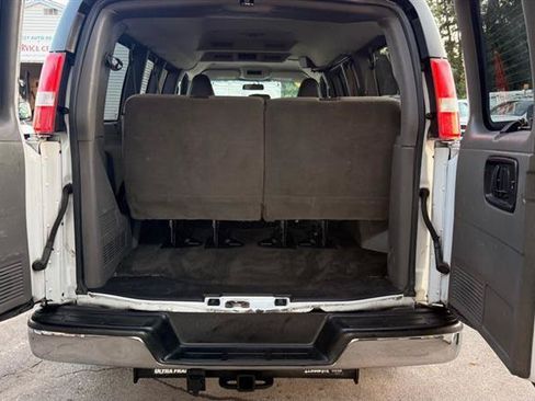 Used 2017 Chevrolet Express 3500 LT w/ LT Preferred Equipment Group RWD image 10