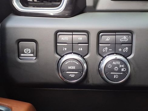 Used 2025 GMC Sierra 3500 Denali Ultimate AWD/4WD image 9