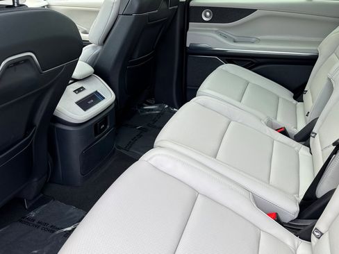 Certified 2025 Lincoln Navigator Reserve image 12