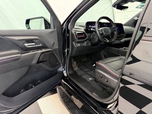 Used 2025 Chevrolet Silverado EV RST AWD/4WD image 33
