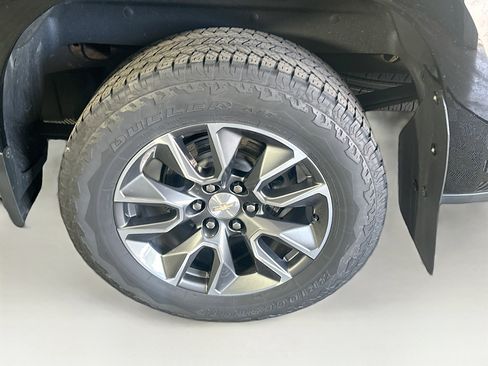 Used 2023 Chevrolet Silverado 1500 LT AWD/4WD image 11