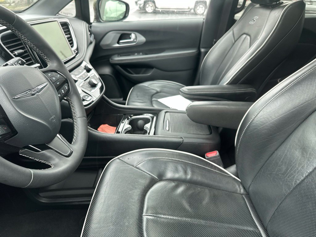 Used 2025 Chrysler Pacifica Limited FWD image 11