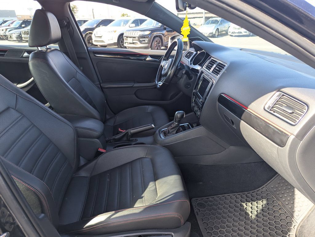 Used 2018 Volkswagen Jetta GLI FWD image 34