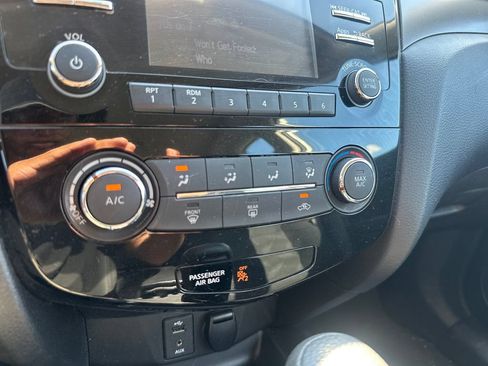 Used 2015 Nissan Rogue S AWD/4WD image 18