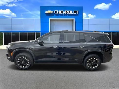 Used 2025 Chevrolet Traverse Z71 w/ Enhanced Driving Package AWD/4WD image 6