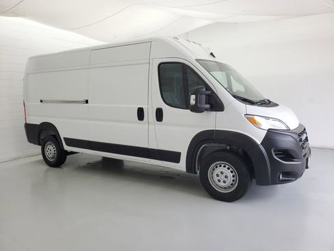 Used 2025 RAM ProMaster 2500 w/ Convenience Group FWD image 4