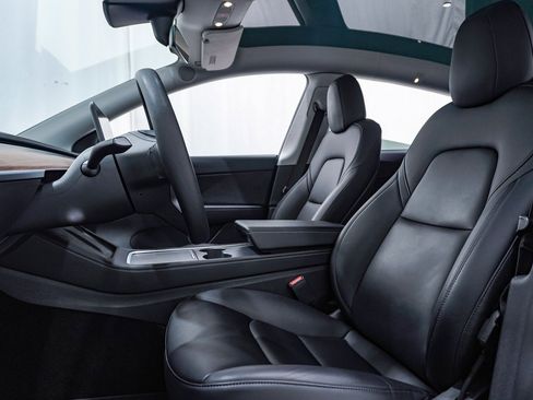 Used 2021 Tesla Model Y Long Range image 22