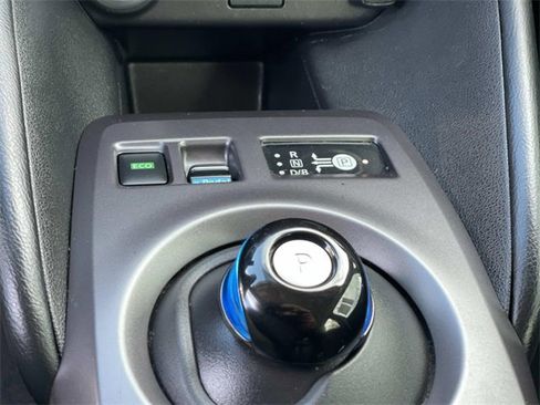 Used 2022 Nissan Leaf S image 16