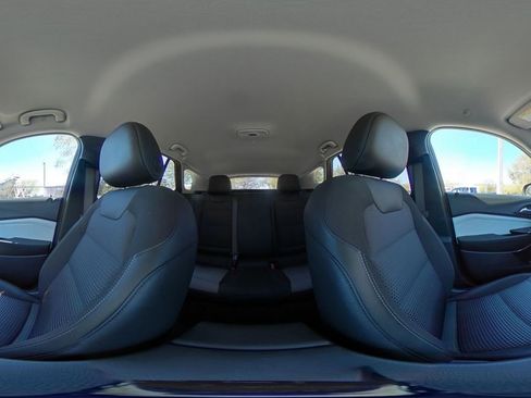 Used 2025 Chevrolet Trax LT w/ LT Convenience Package image 38