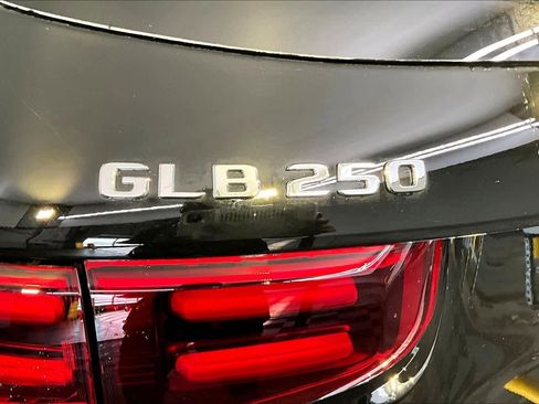New 2026 Mercedes-Benz GLB 250 4MATIC image 6