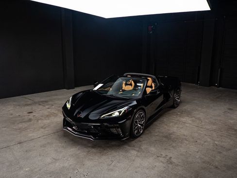 Used 2023 Chevrolet Corvette Stingray Premium Cpe w/ Engine Appearance Package RWD image 2