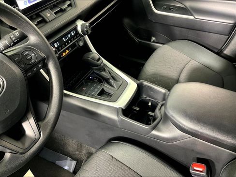 Used 2024 Toyota RAV4 XLE AWD/4WD image 18