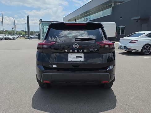 Used 2024 Nissan Rogue S FWD image 7