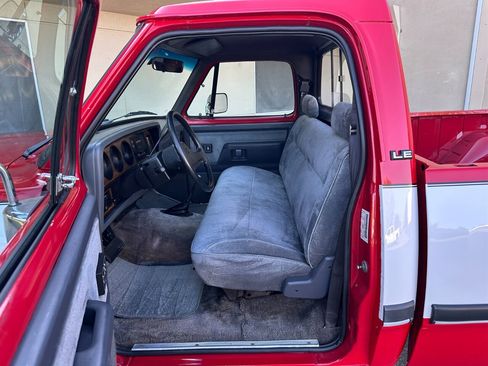 Used 1991 Dodge D/W Truck 250 image 37