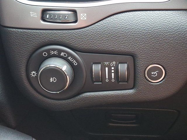 Certified 2019 Jeep Cherokee Limited AWD/4WD image 29