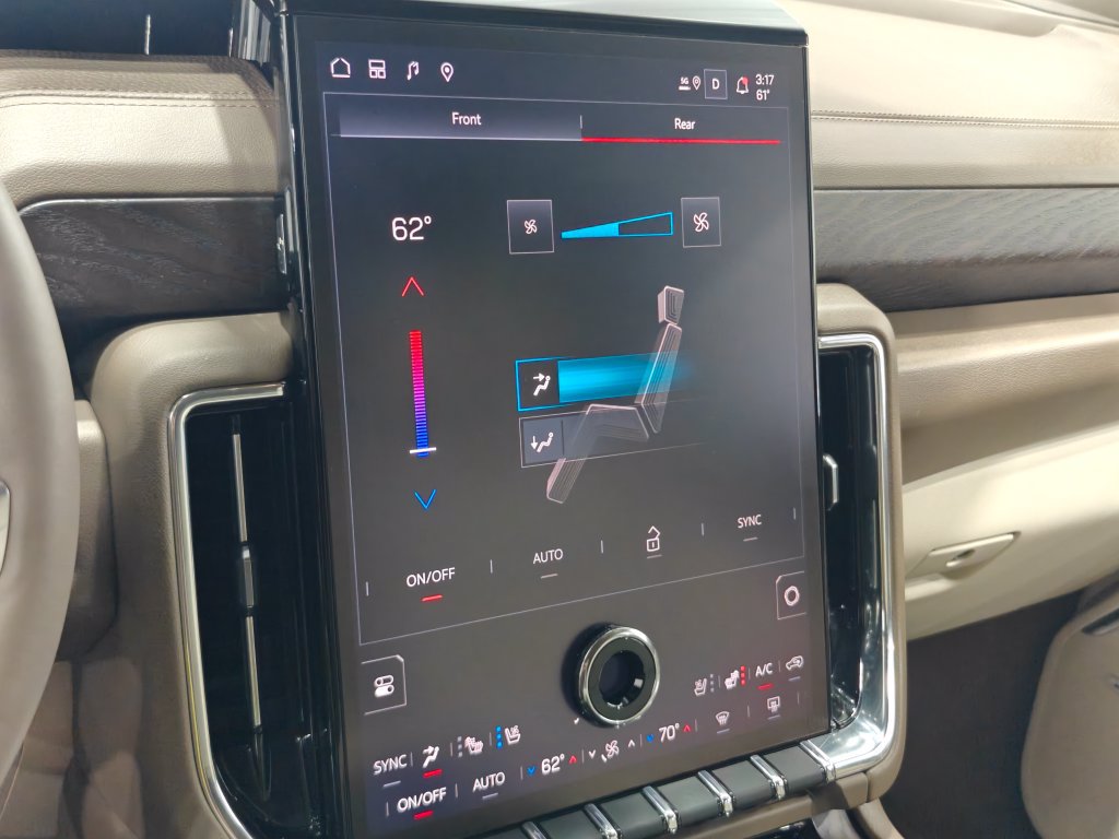 Used 2026 GMC Yukon Denali w/ Advanced Technology Package AWD/4WD image 53