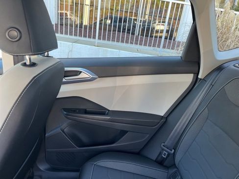 New 2026 Volkswagen Taos SE image 16