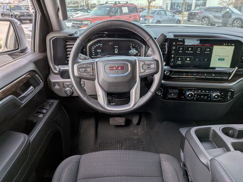Used 2025 GMC Sierra 1500 SLE image 29