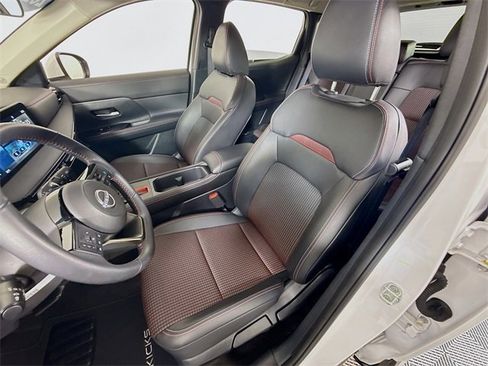Certified 2025 Nissan Kicks SR image 5