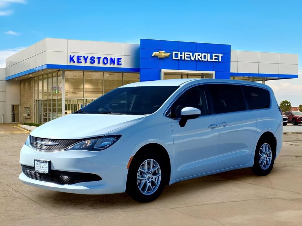 Used 2023 Chrysler Voyager LX FWD image 3