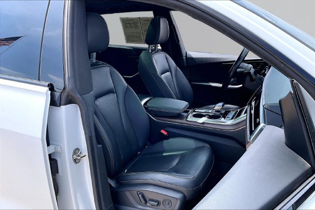 Used 2021 Audi Q8 Prestige AWD/4WD image 7