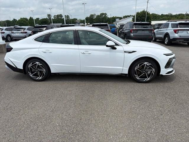 New 2026 Hyundai Sonata SEL FWD image 2