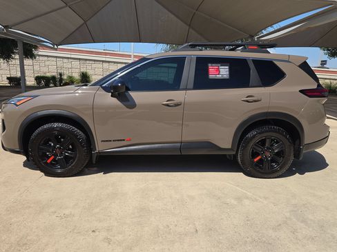 Certified 2025 Nissan Rogue SV AWD/4WD image 6
