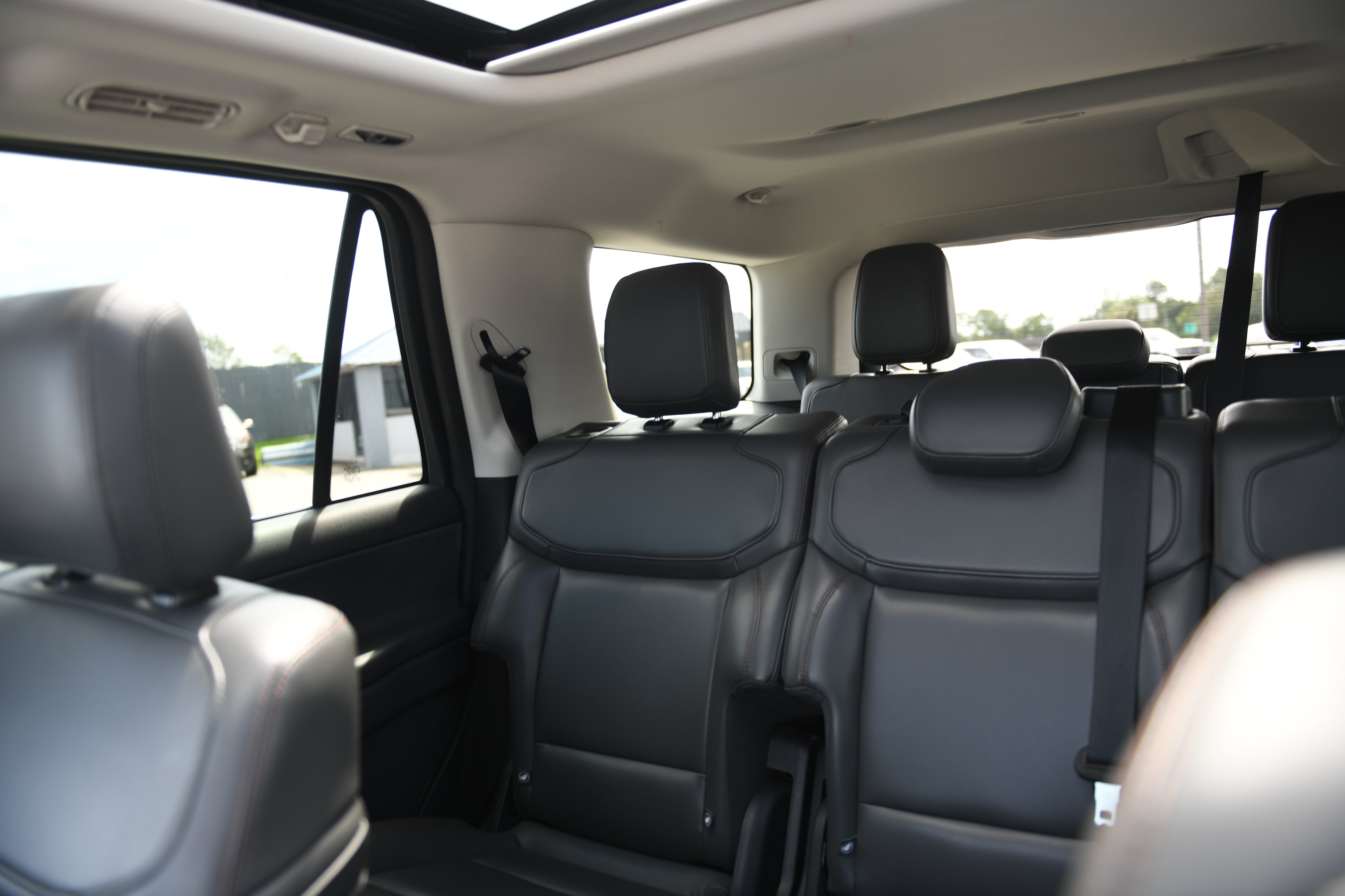 Used 2025 Ford Expedition Active AWD/4WD image 32