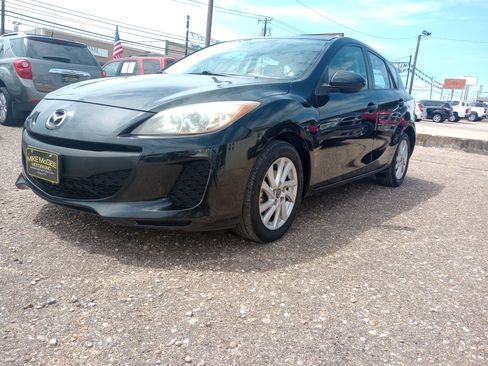 Used 2013 MAZDA MAZDA3 i Touring w/ Preferred Equipment Pkg FWD image 3