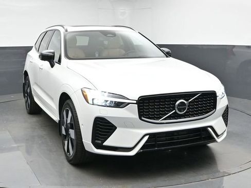 Used 2024 Volvo XC60 T8 Ultimate w/ Protection Package Premier AWD/4WD image 2