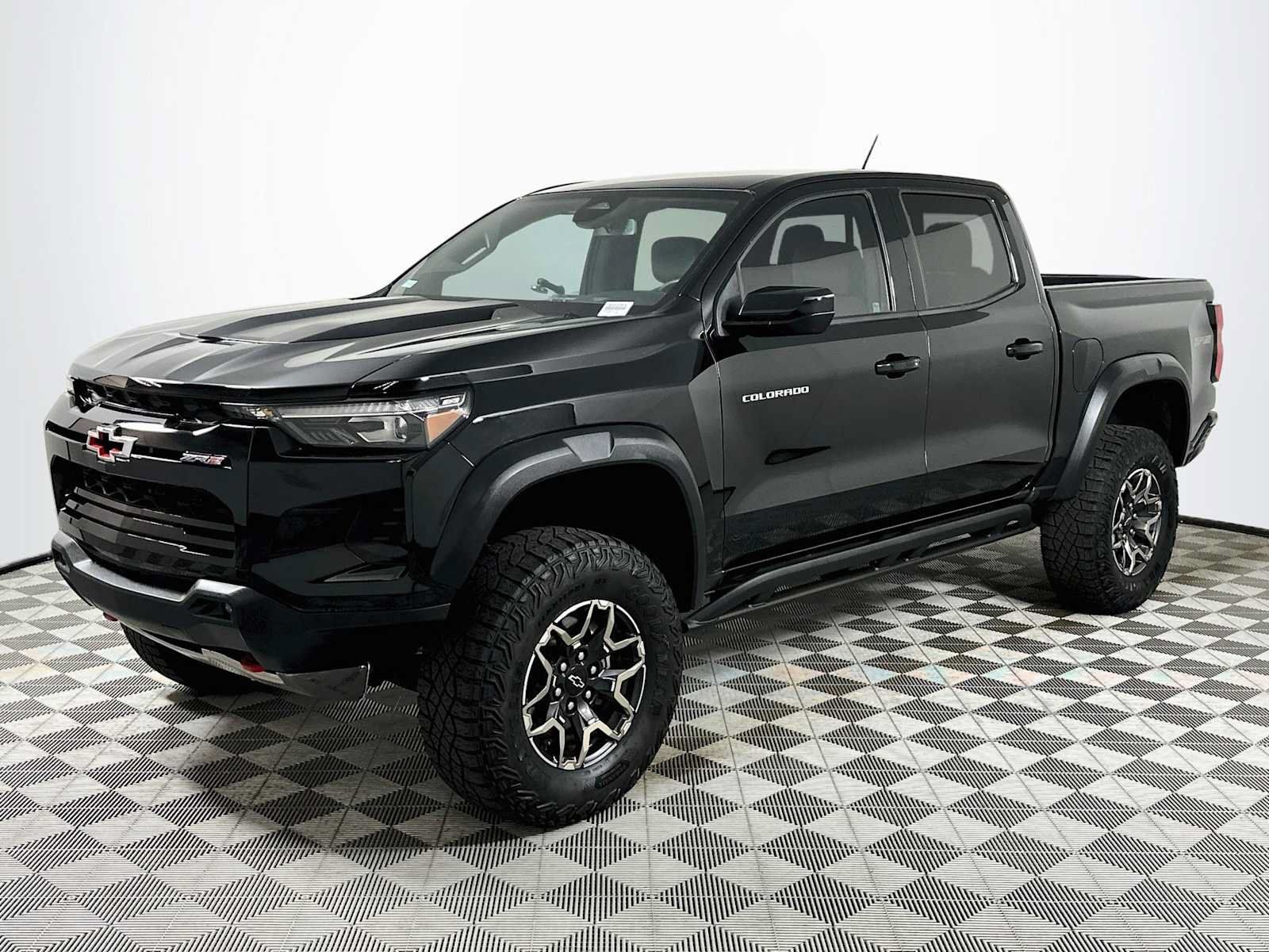 Used 2024 Chevrolet Colorado ZR2 w/ Safety Package AWD/4WD image 3