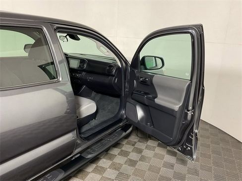 Used 2022 Toyota Tacoma SR image 31