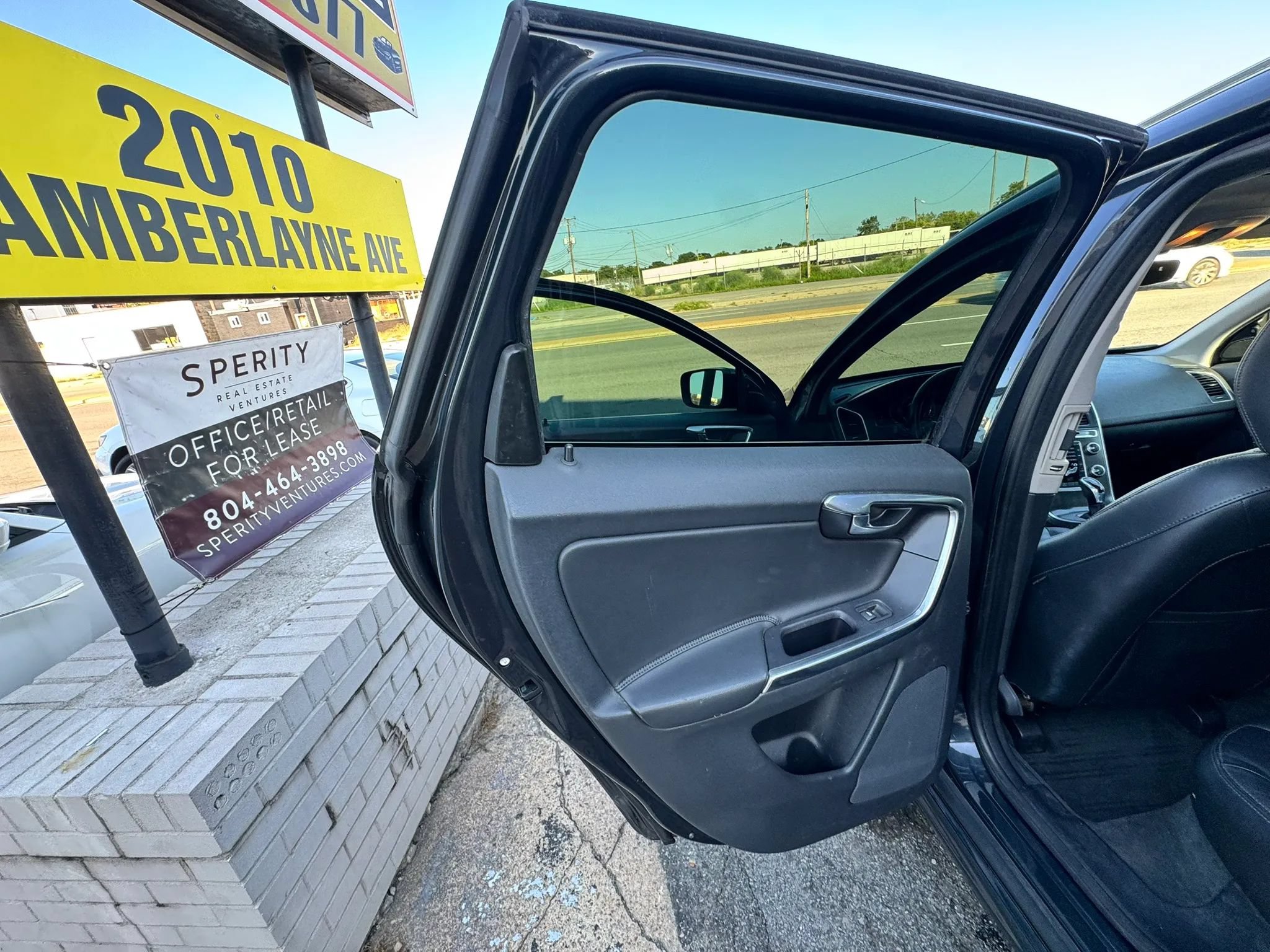 Used 2015 Volvo XC60 T6 w/ Protection Package AWD/4WD image 12