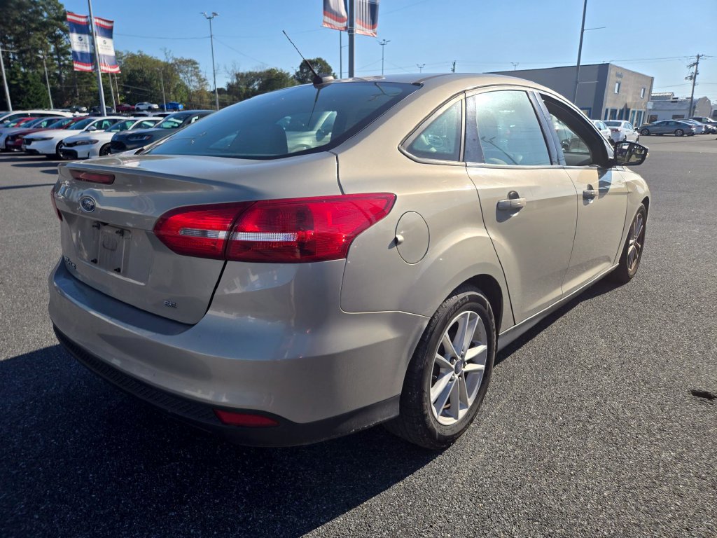 Used 2016 Ford Focus SE FWD image 5