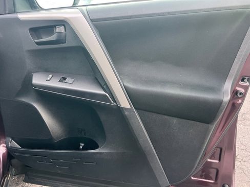 Used 2018 Toyota RAV4 LE image 19