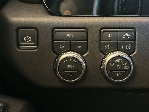 Used 2025 GMC Sierra 1500 SLT AWD/4WD image 34